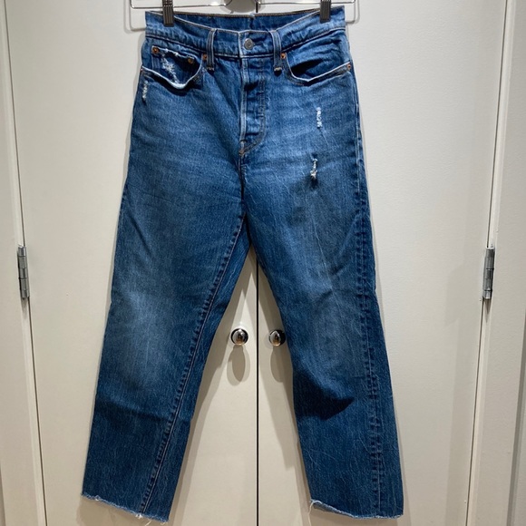 Levi Straight Leg Jeans - Picture 2 of 8
